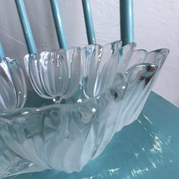 Mikasa TULIPS SATIN 12" Frosted Crystal Hostess Bowl - Picture 6 of 13